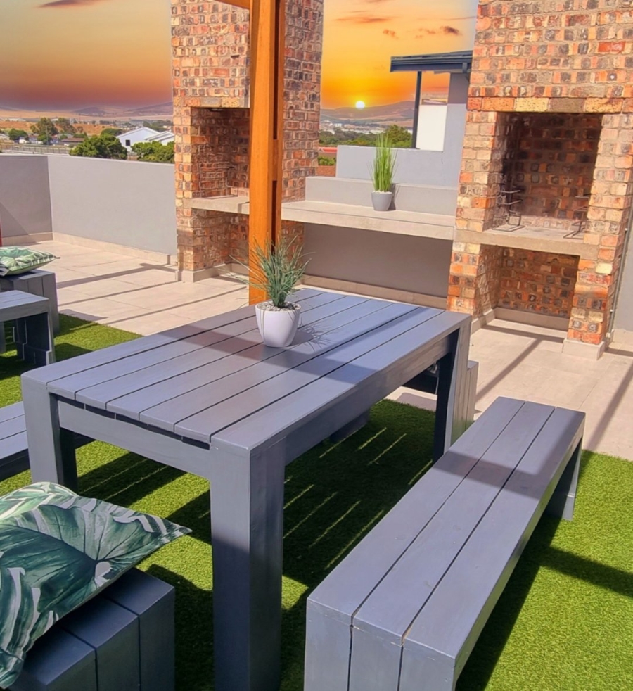 1 Bedroom Property for Sale in Table View Western Cape